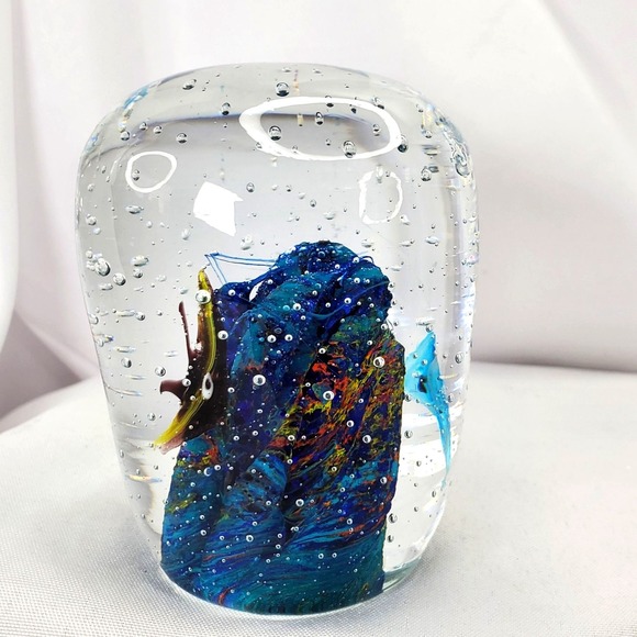 Dynasty Gallery Other - Dynasty Gallery Hand Blown Glass Aquarium Paperweight Fish Coral Bubbles 3.5"